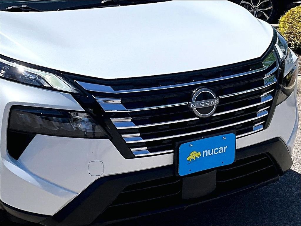Used 2025 White Nissan SV image 30