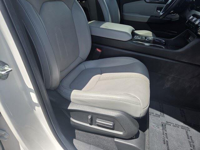 Used 2025 Platinum White Pearl Honda Touring image 29