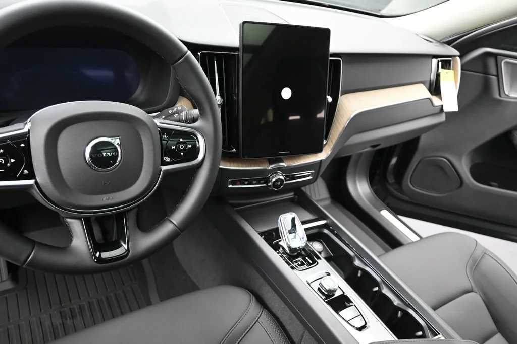 New 2027 Forest Lake Volvo T8 Plus image 11
