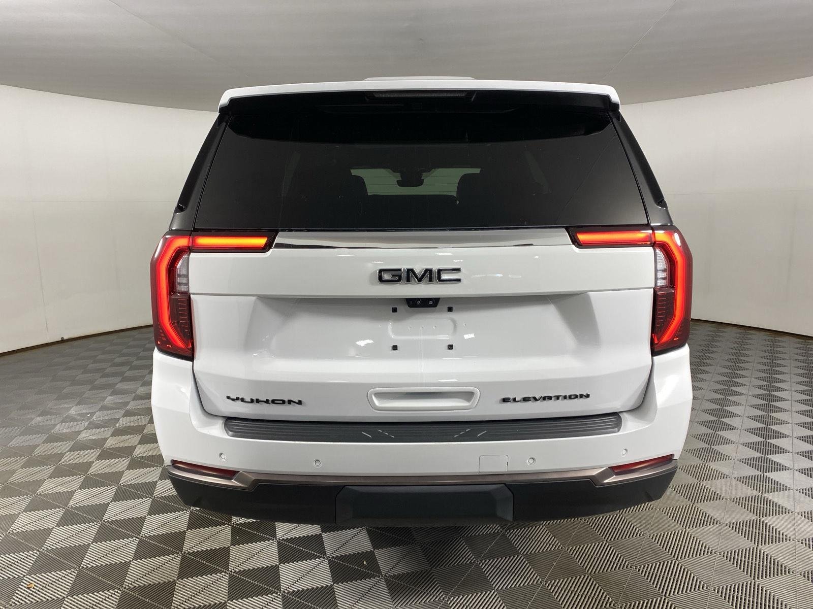 Used 2025 Summit White GMC Elevation image 9