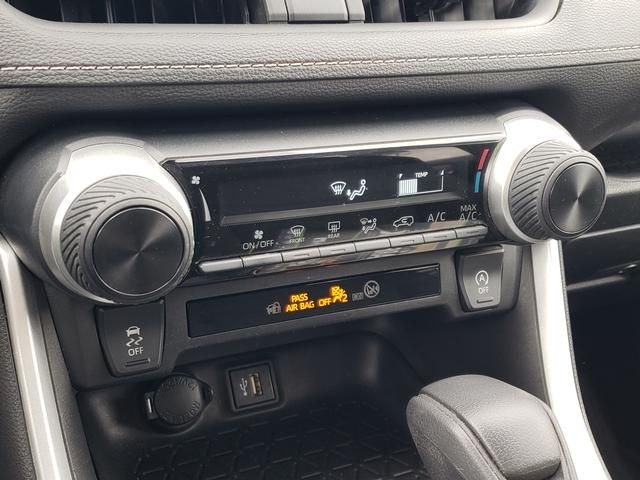 Used 2023 White Toyota LE image 21