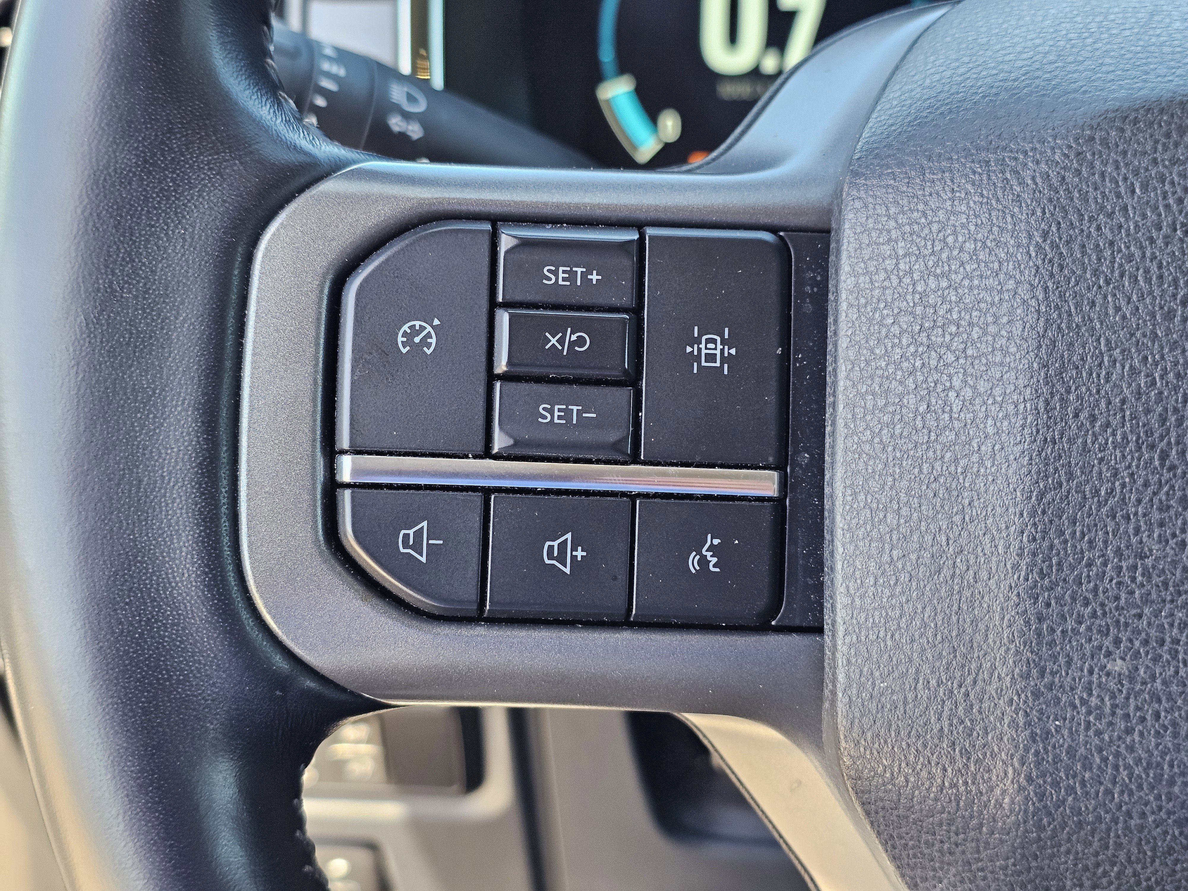 Used 2022 Agate Black Metallic Ford LARIAT image 21