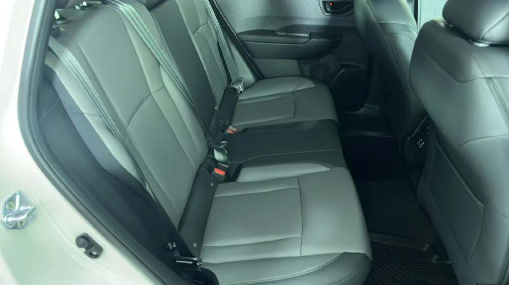 New 2026 White Subaru Premium image 17
