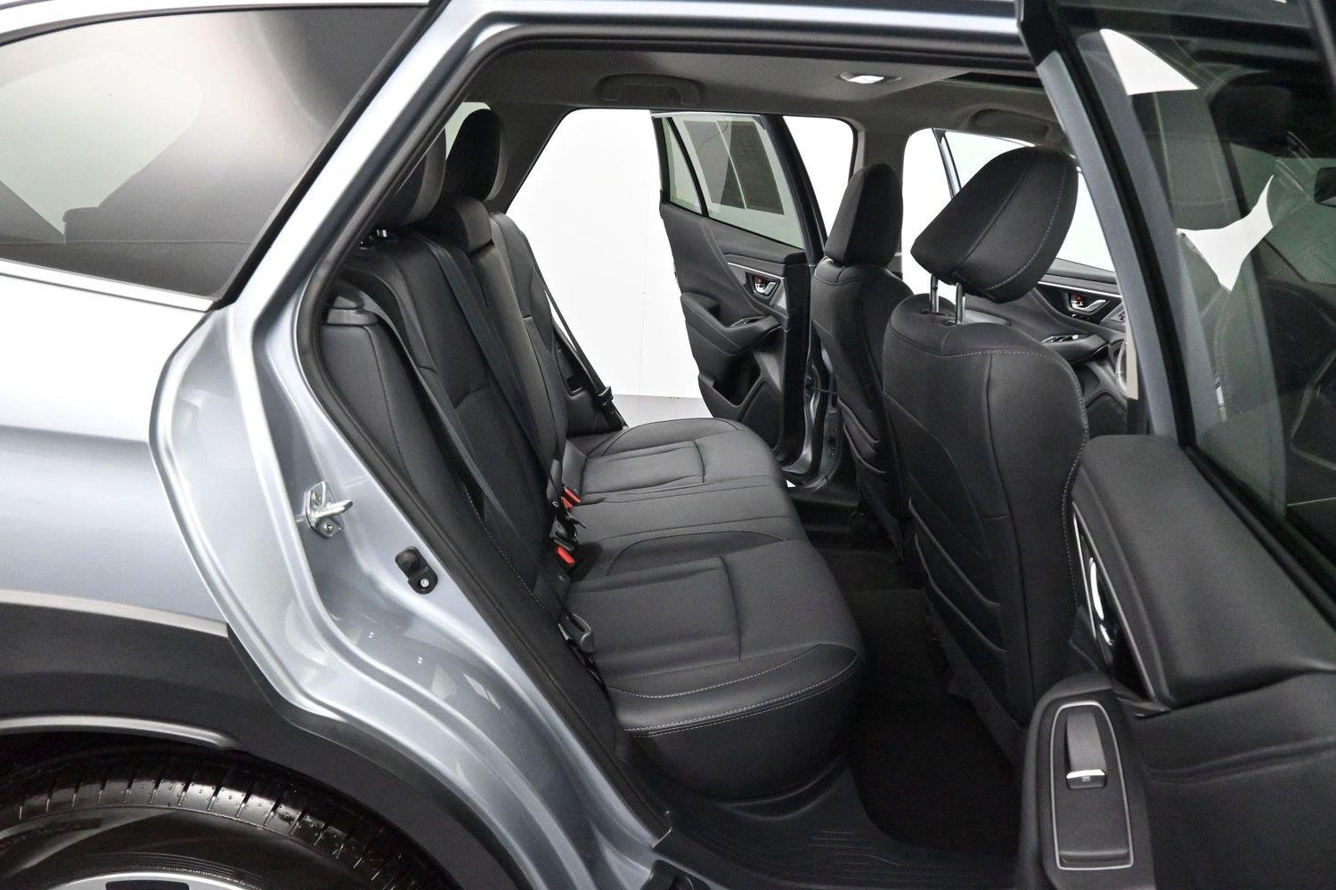 Used 2023 Ice Silver Metallic Subaru Limited XT image 31