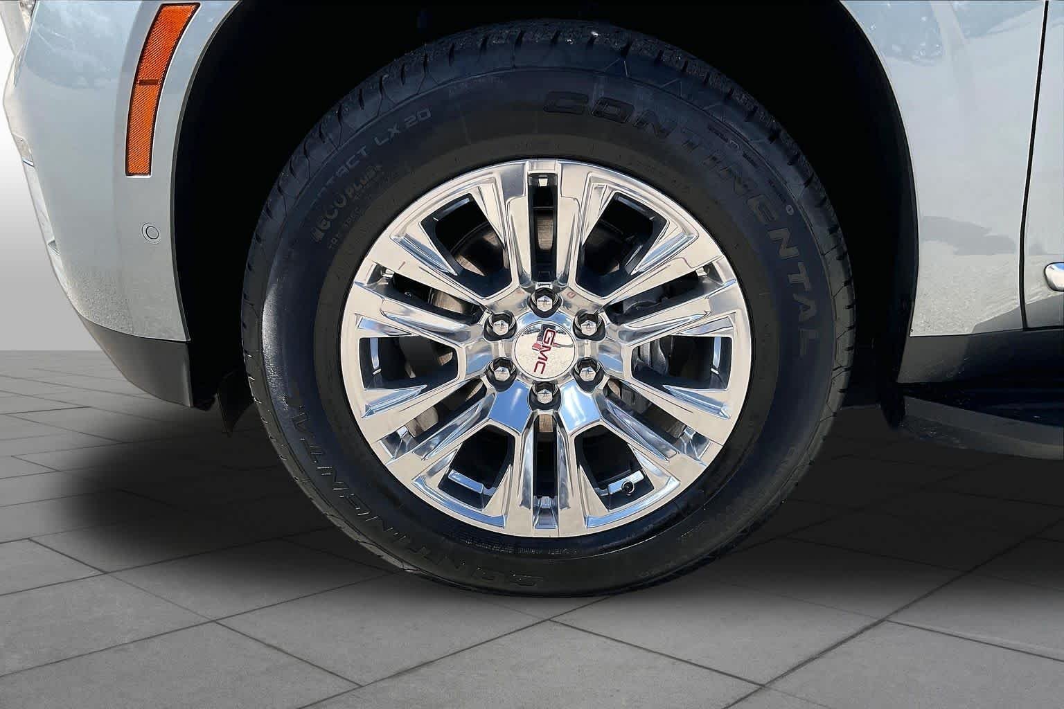 Used 2025 Sterling Metallic GMC Denali image 11