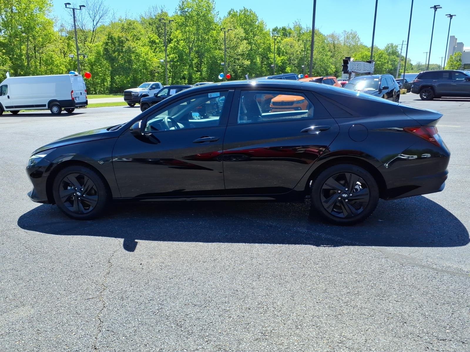 Used 2023 BLACK Hyundai SEL image 4