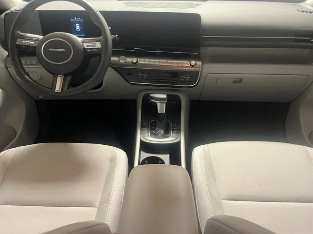 Used 2025 Black Hyundai SEL image 15