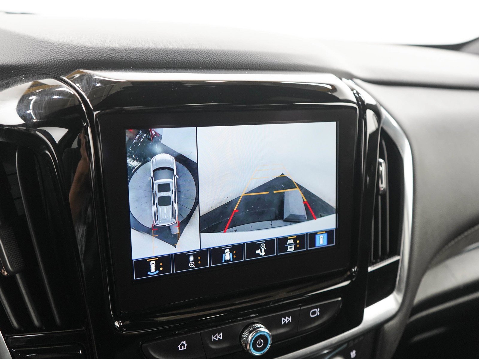 Used 2023 IRIDESCENT PEARL TRICOAT Chevrolet High Country image 23