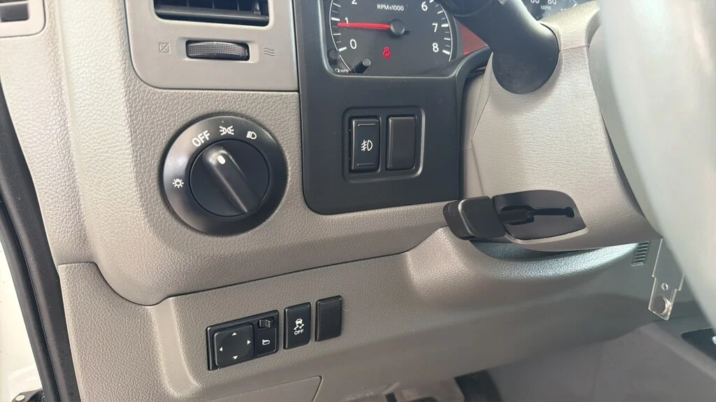 Used 2019 Pearl White Tricoat Nissan SL V8 image 20