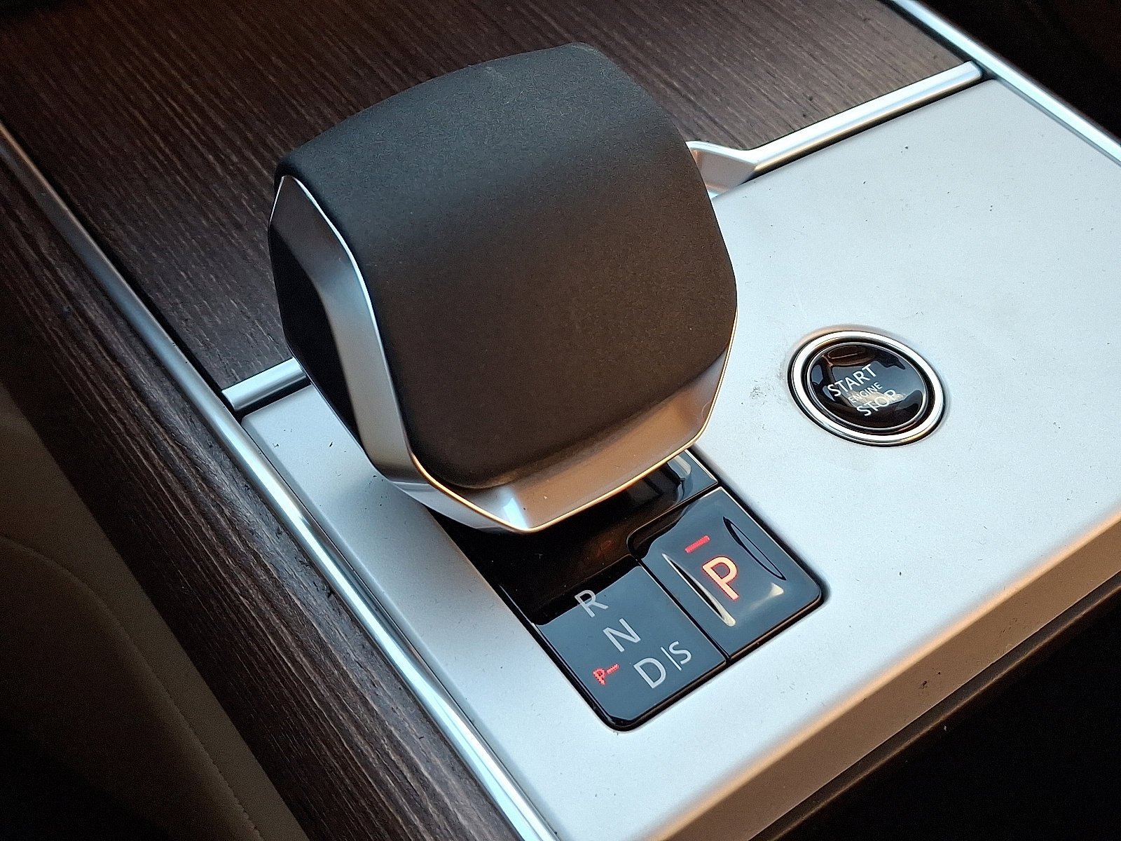 2026 Land Rover Range Rover SE - Photo 13