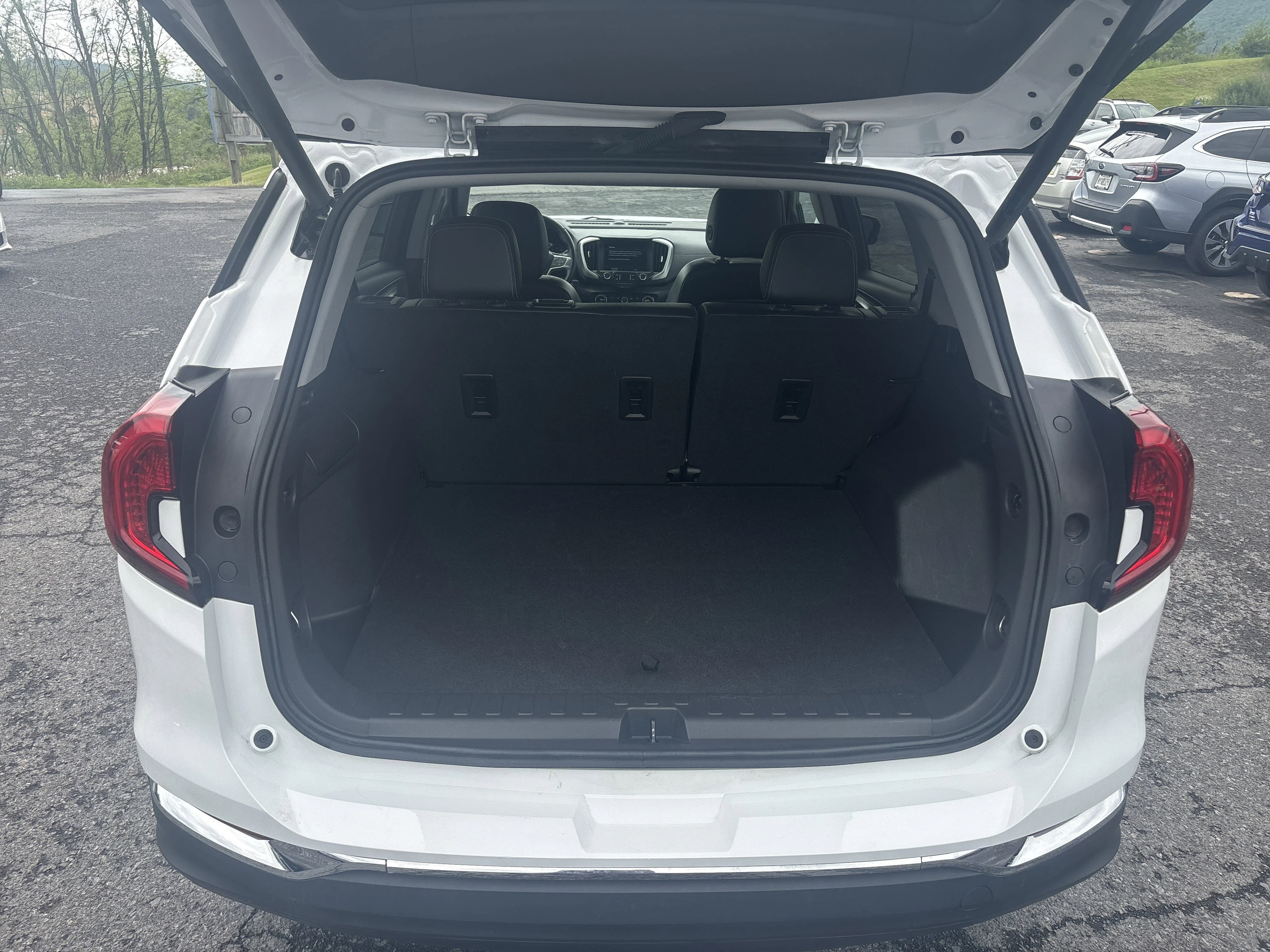Used 2024 Summit White GMC SLT image 5