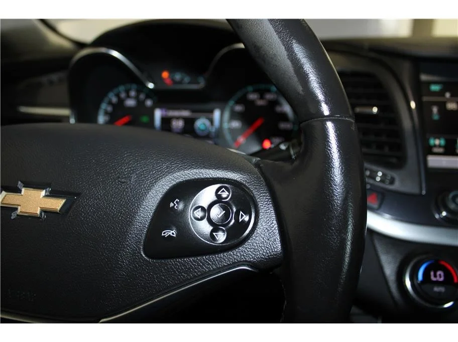 Used 2019 Mosaic Black Metallic Chevrolet LT image 28