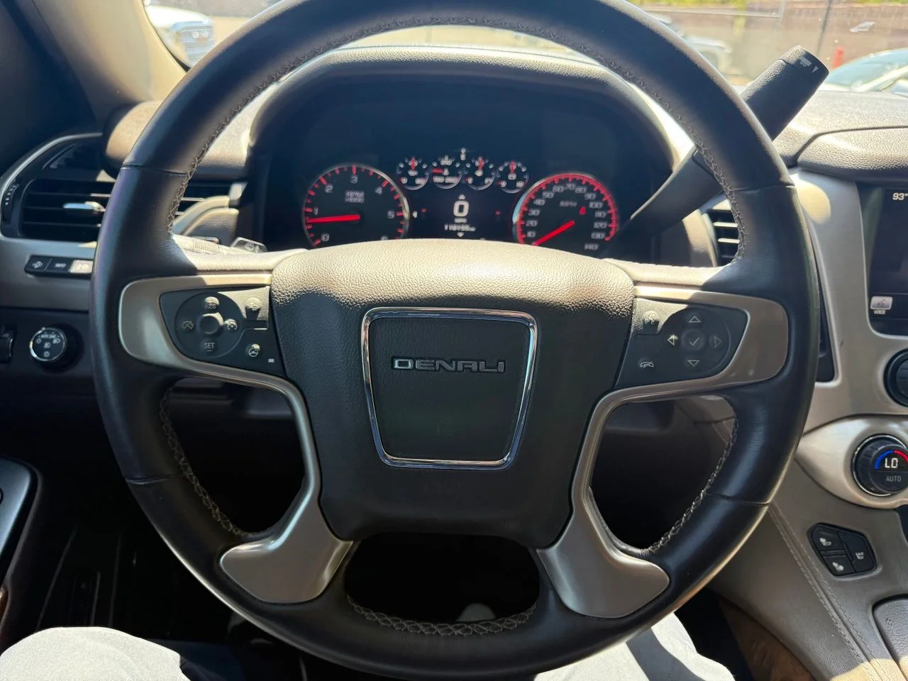 Used 2015 White Diamond Tricoat GMC Denali image 16