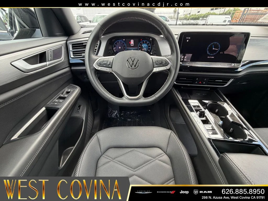 Used 2025 Black Volkswagen 2.0T SE w/Technology image 29