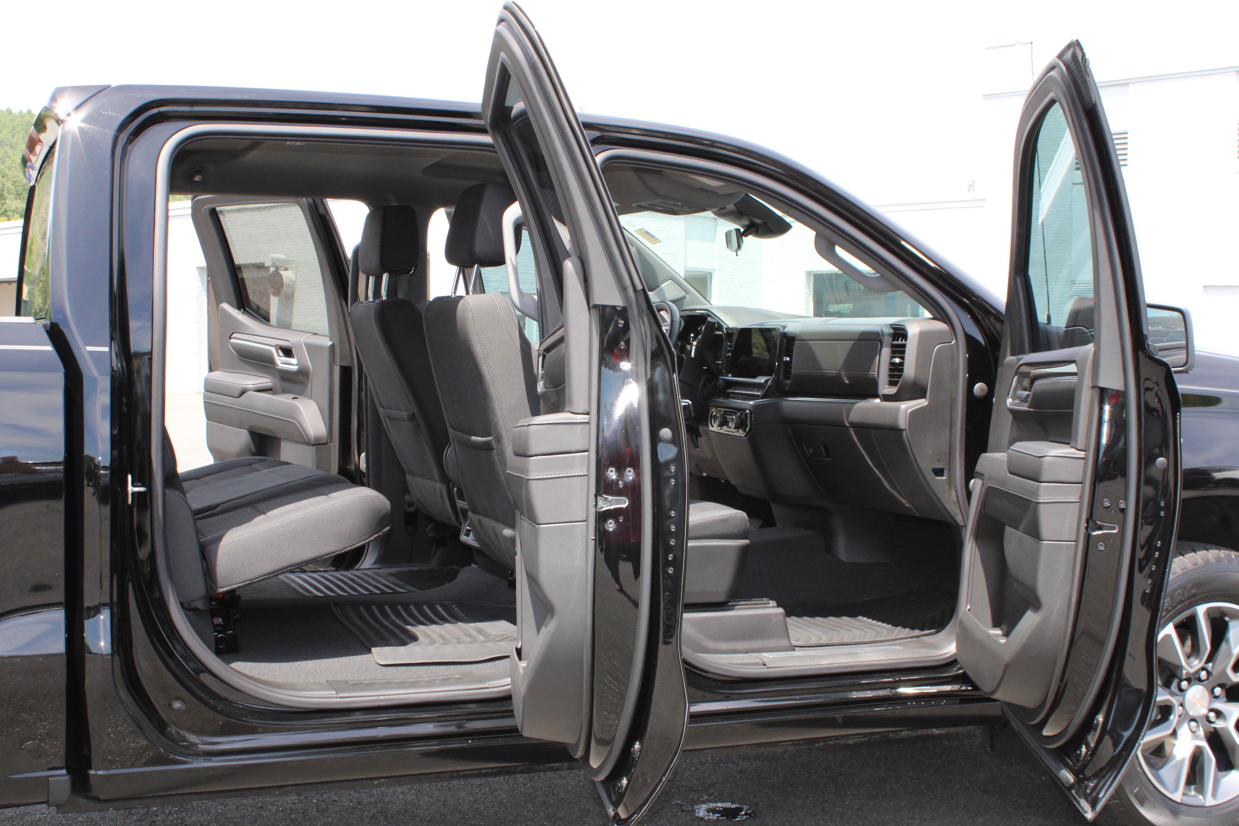 Used 2023 Black Chevrolet LT image 17