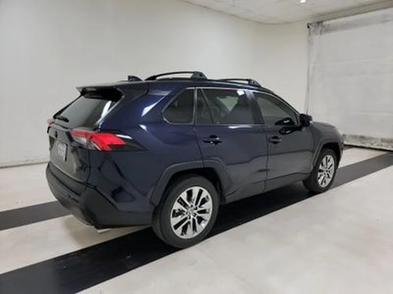 Used 2021 Blue Toyota XLE Premium image 4
