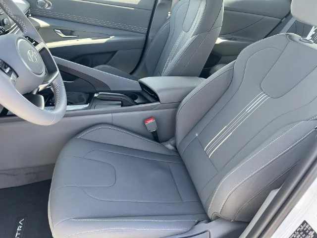 Used 2026 White Hyundai SEL Sport image 24