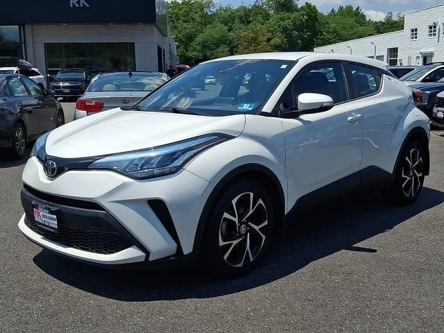 Used 2020 White Toyota XLE image 4