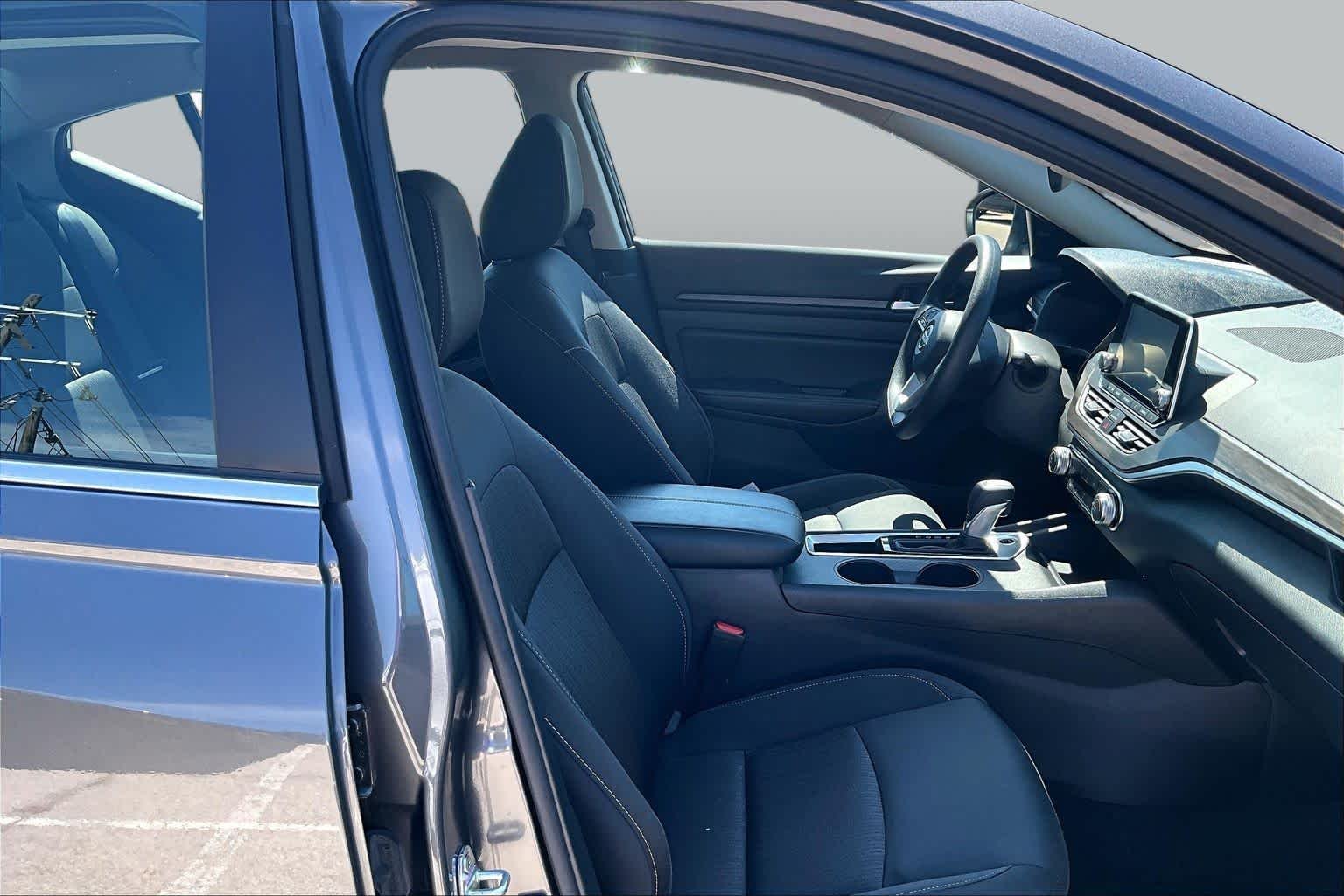 2025 Nissan Altima SV - Photo 9
