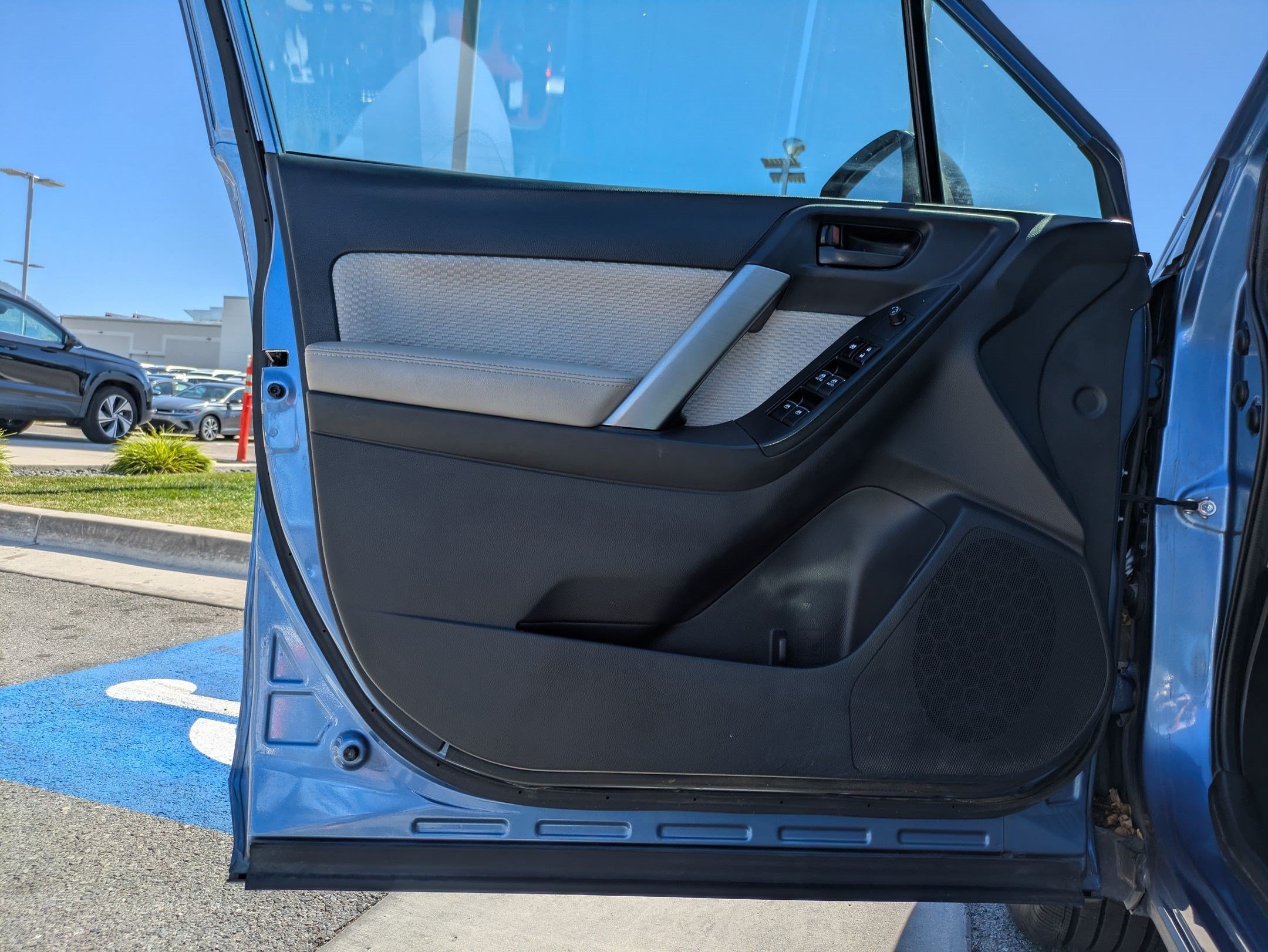 Used 2018 Quartz Blue Pearl Subaru 2.5i image 11