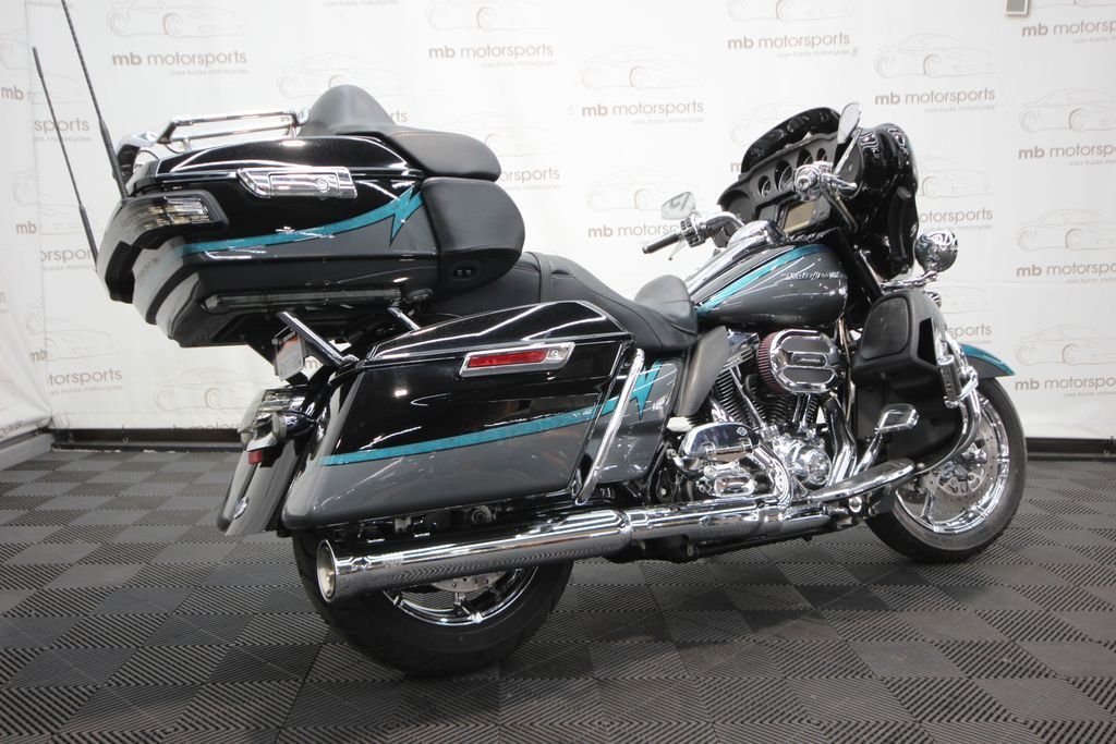 Used 2015 Gray Harley-Davidson FLHTKSE image 7