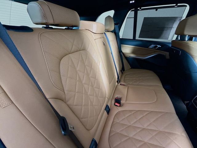 New 2026 Alpine White BMW xDrive40i image 28