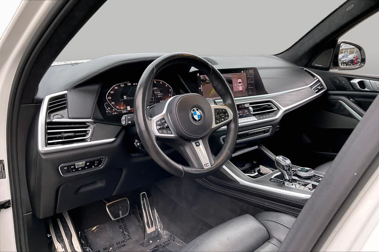 Used 2020 Alpine White BMW M50i image 17