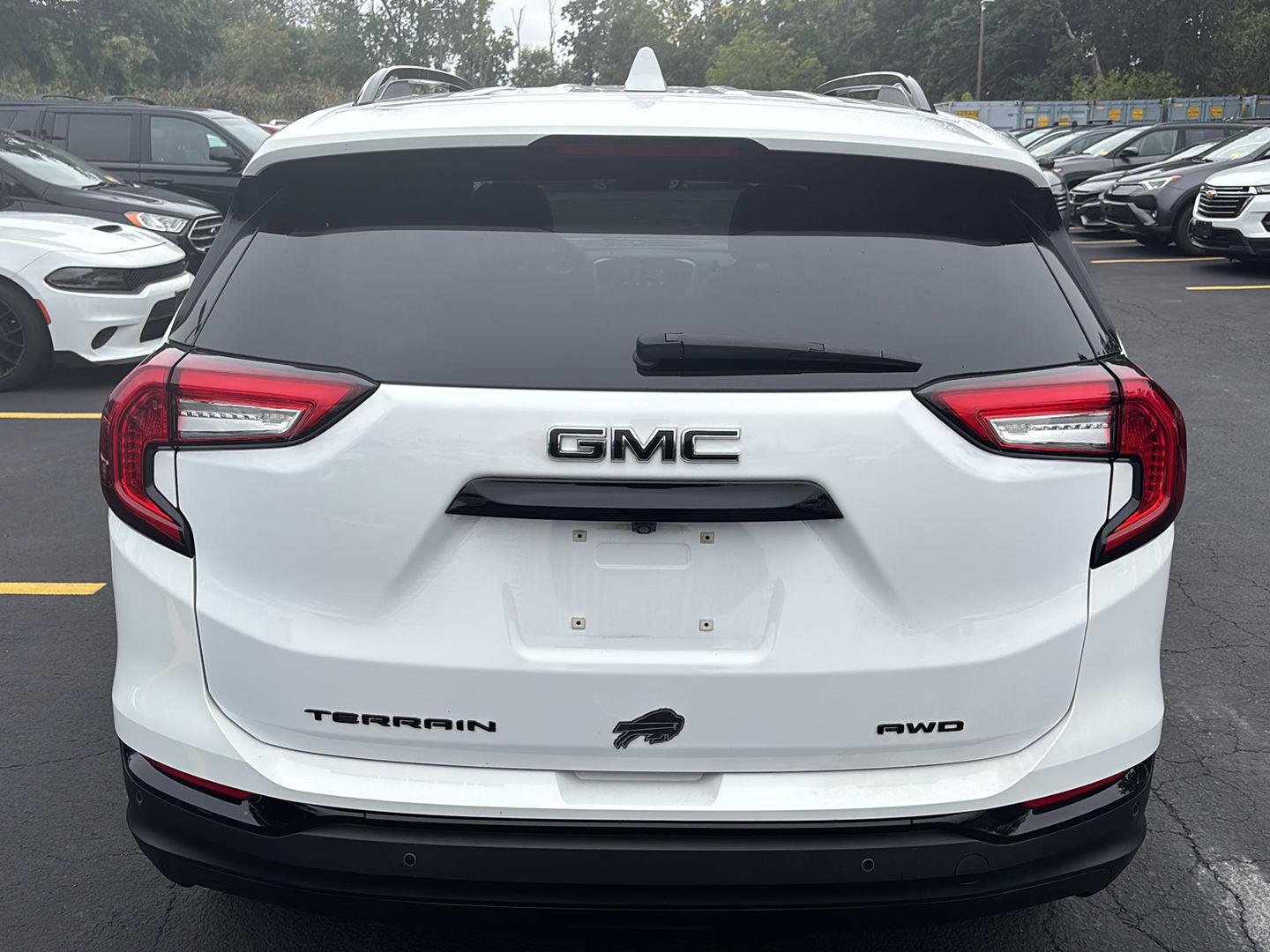 Used 2023 Summit White GMC SLT image 6