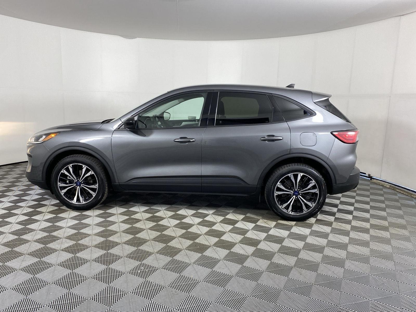 Used 2022 Carbonized Gray Ford SE Hybrid image 4