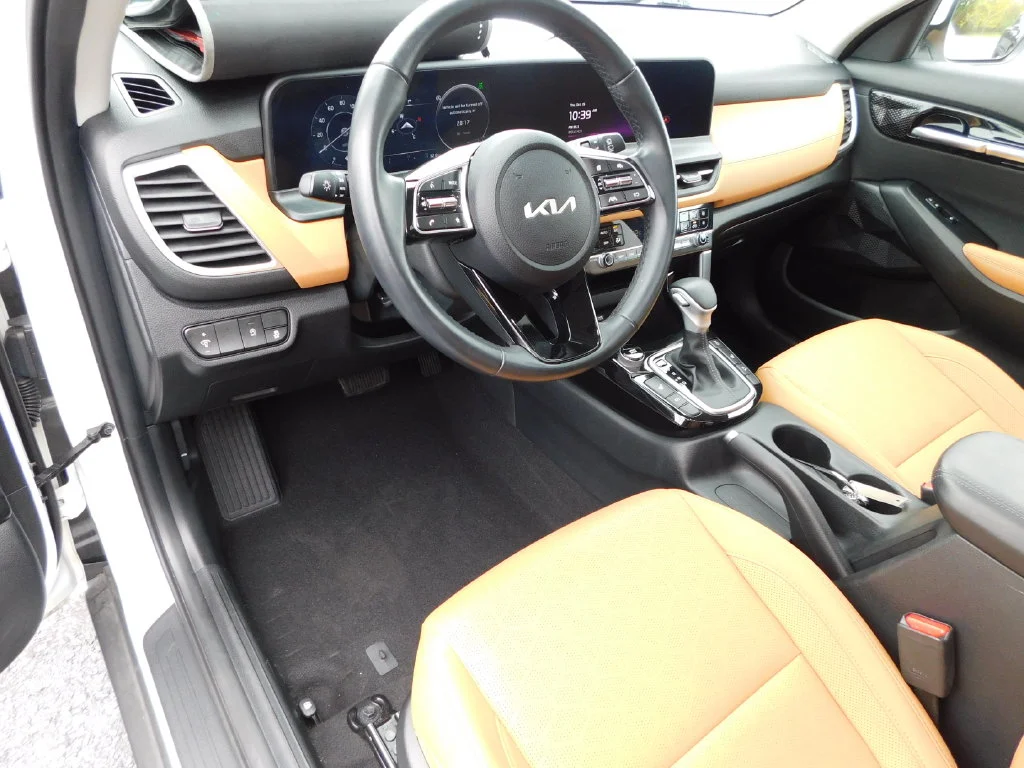 Used 2024 White Kia EX image 15