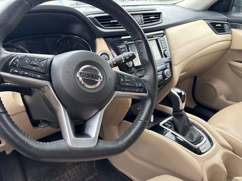 Used 2019 Green Nissan SL image 6