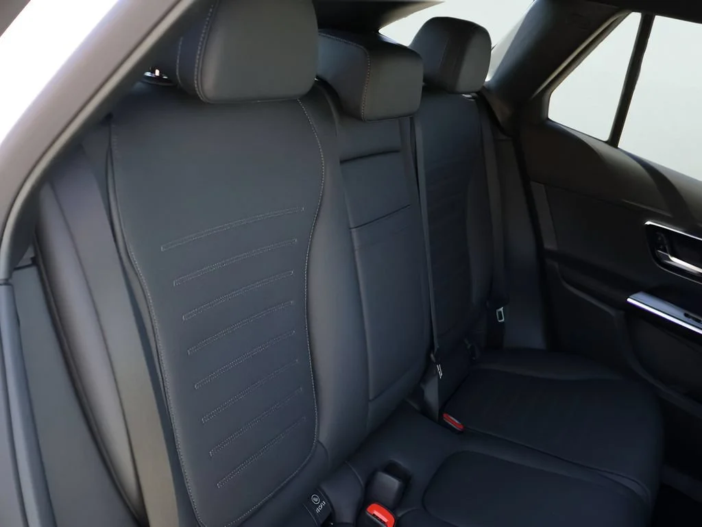 New 2026 Polar White Mercedes-Benz GLC 300 image 56
