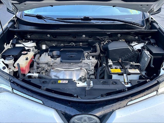 Used 2018 Super White Toyota LE image 10