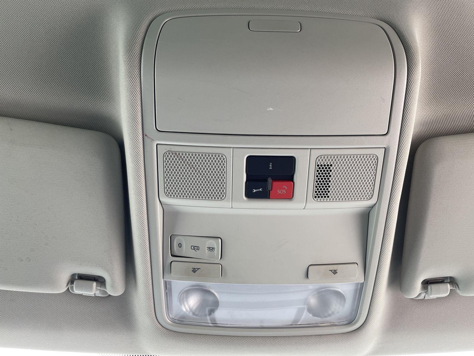 Used 2014 Pepper Gray Metallic Volkswagen SE image 19