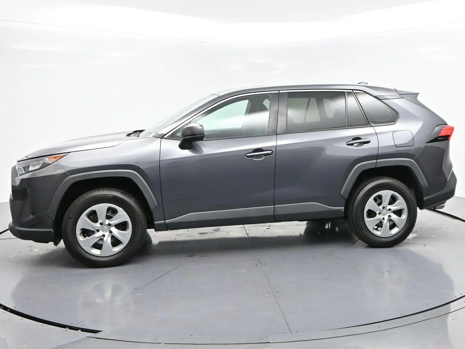 Used 2022 Magnetic Gray Metallic Toyota LE image 4