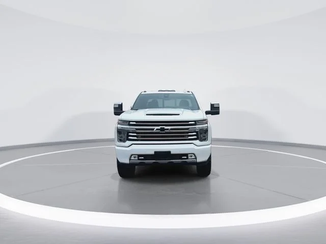 Used 2020 White Chevrolet High Country image 3