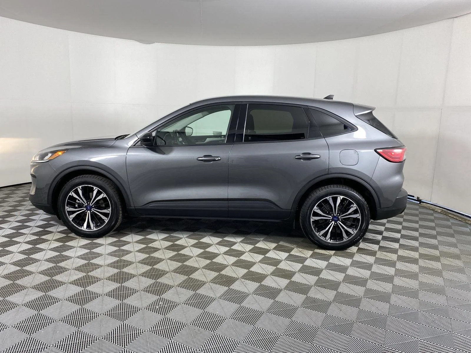Used 2022 Carbonized Gray Ford SE Hybrid image 4