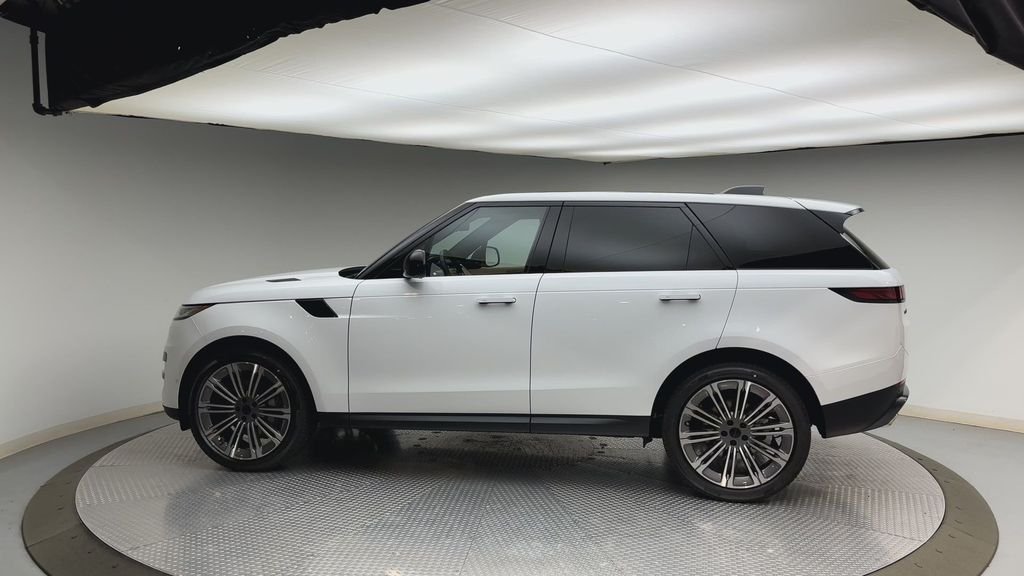 New 2026 Fuji White Land Rover SE image 5