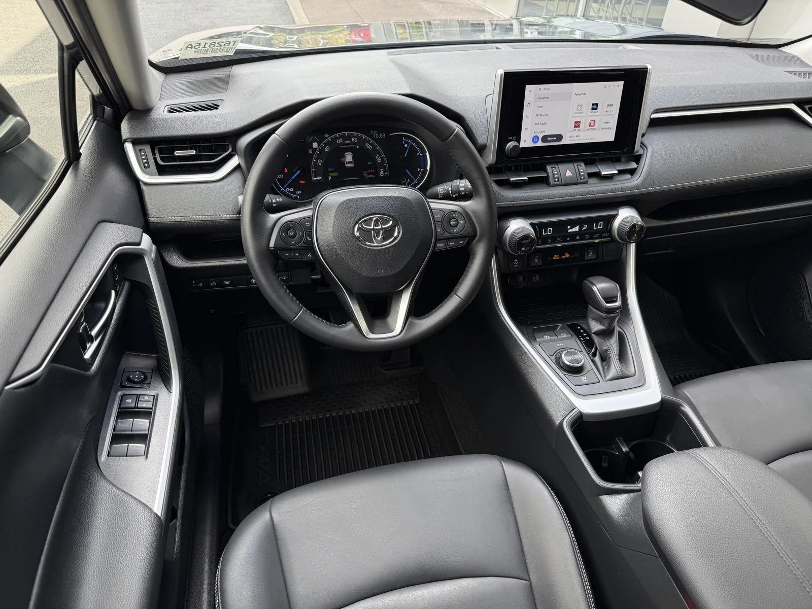 Used 2025 Magnetic Gray Metallic Toyota Hybrid XLE Premium image 18