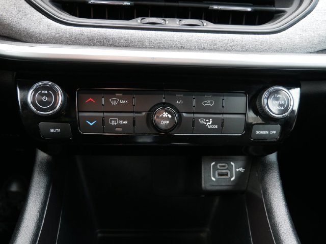 Used 2024 Black Jeep Latitude image 17