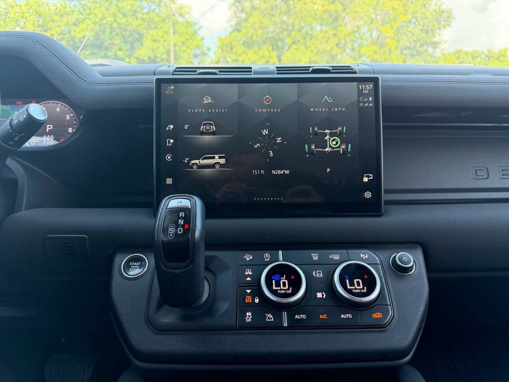 Used 2023  Land Rover X-Dynamic SE image 14