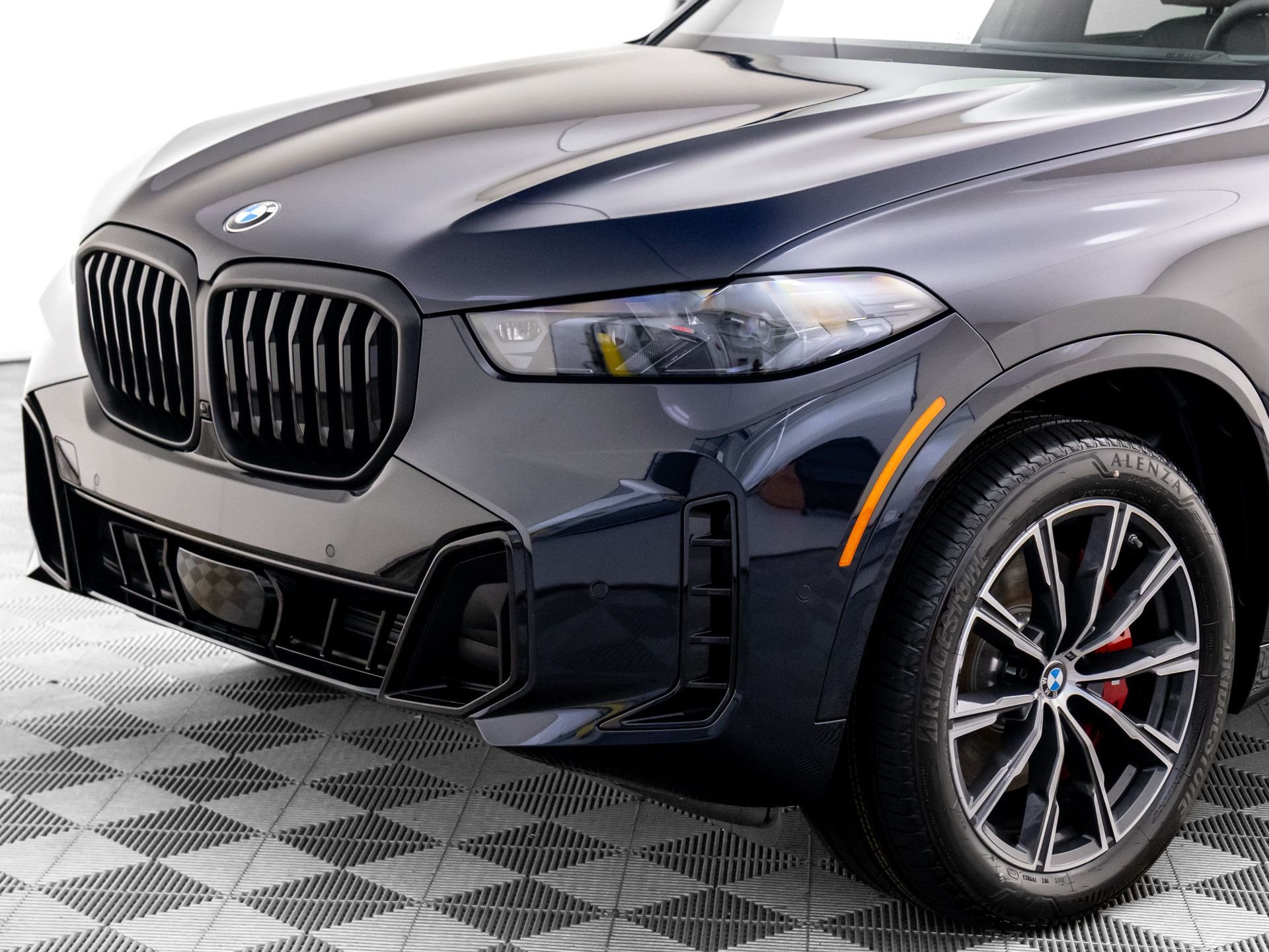 New 2026 Carbon Black Metallic BMW xDrive40i image 35