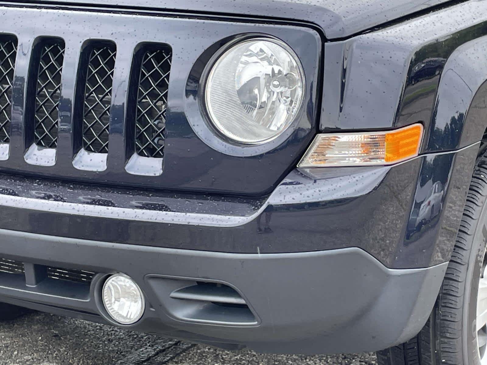 Used 2011 Blackberry Pearl Jeep Sport image 18