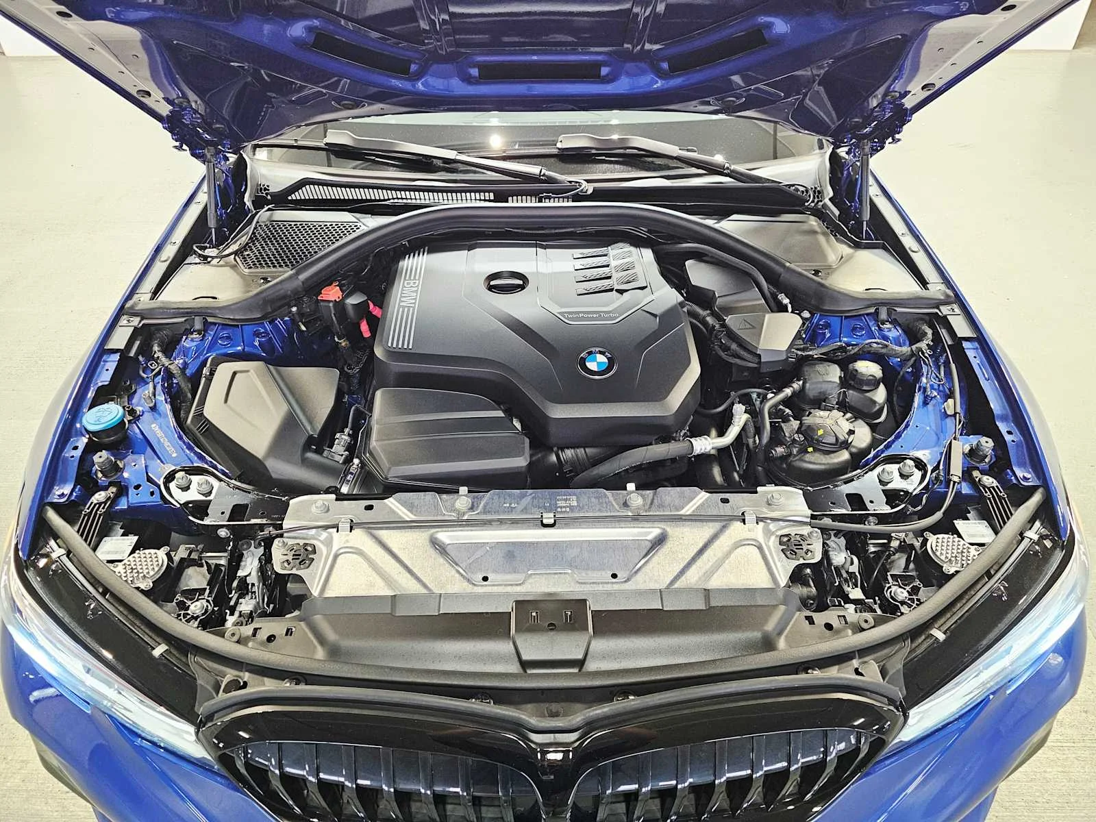 Used 2021 Portimao Blue Metallic BMW xDrive image 9