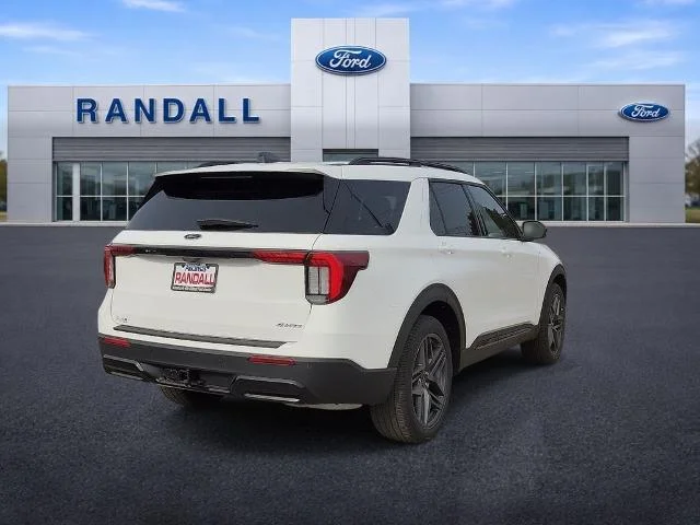 New 2026 Star White Metallic Tri-Coat Ford ST-Line image 5