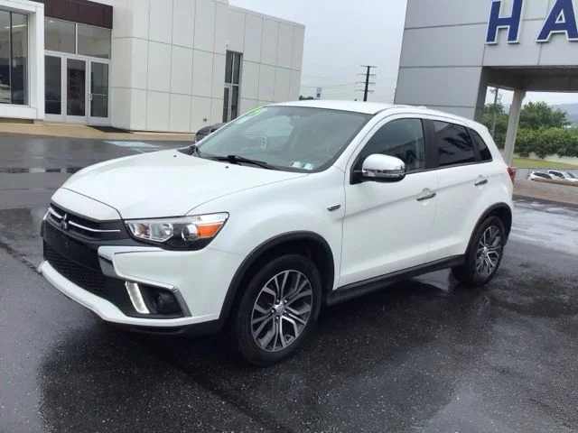 Used 2019 Pearl White Mitsubishi 2.0 SE image 2
