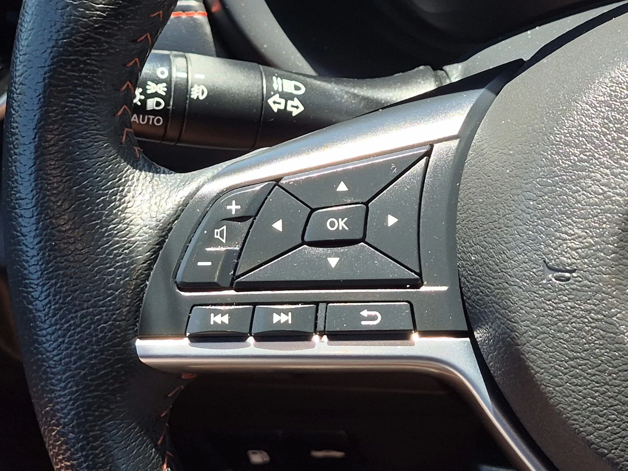 Used 2024 Scarlet Ember Tintcoat Nissan SR image 20
