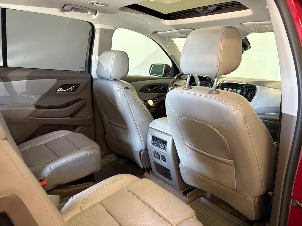 Used 2018 Cajun Red Tintcoat Chevrolet PREMIER image 22