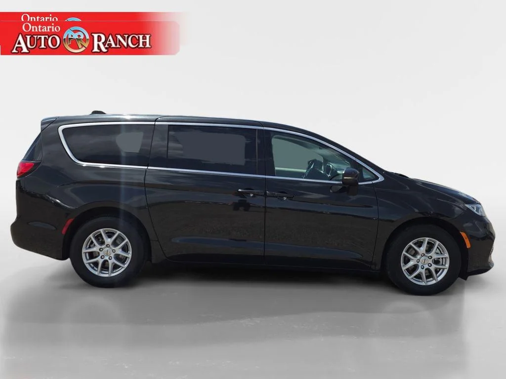 Used 2023 Brilliant Black Crystal Pearlcoat Chrysler Touring L image 6
