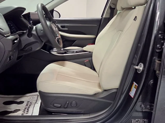 Used 2023 Gray Hyundai SEL image 3